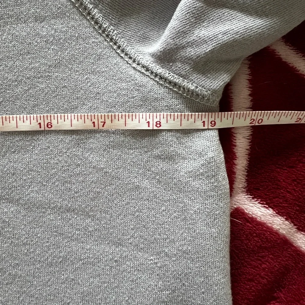 EUC Gray Graphic Women's Sweatshirt Extra Small - Picture 6 of 7